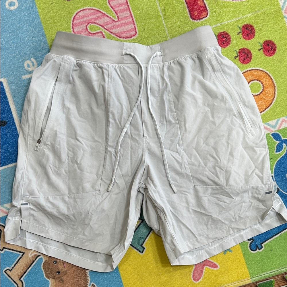 Lululemon license to train shorts. White. Small, 7”